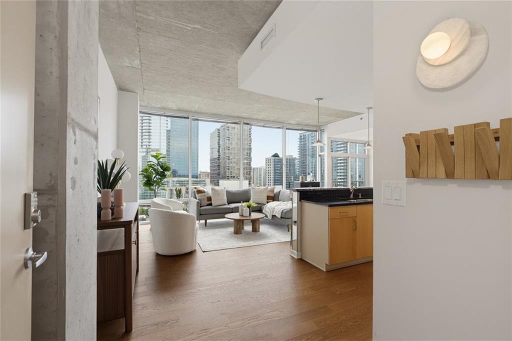 1 bedroom, 1 bathroom, 872 sq ft condominium for sale at 943 Peachtree Street 1218, Atlanta, GA 30309 — photo 4