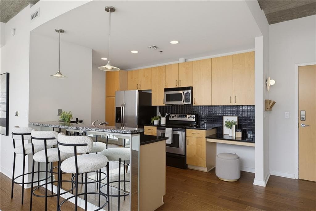 1 bedroom, 1 bathroom, 872 sq ft condominium for sale at 943 Peachtree Street 1218, Atlanta, GA 30309 — photo 7