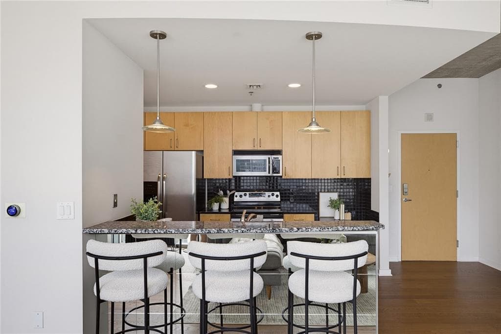 1 bedroom, 1 bathroom, 872 sq ft condominium for sale at 943 Peachtree Street 1218, Atlanta, GA 30309 — photo 8
