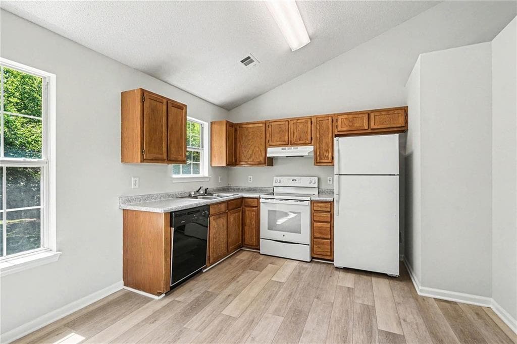 3 bedroom, 3 bathroom, 1,570 sq ft single family residence under contract at 4967 Mckinley Drive, Lula, GA 30554 — photo 2