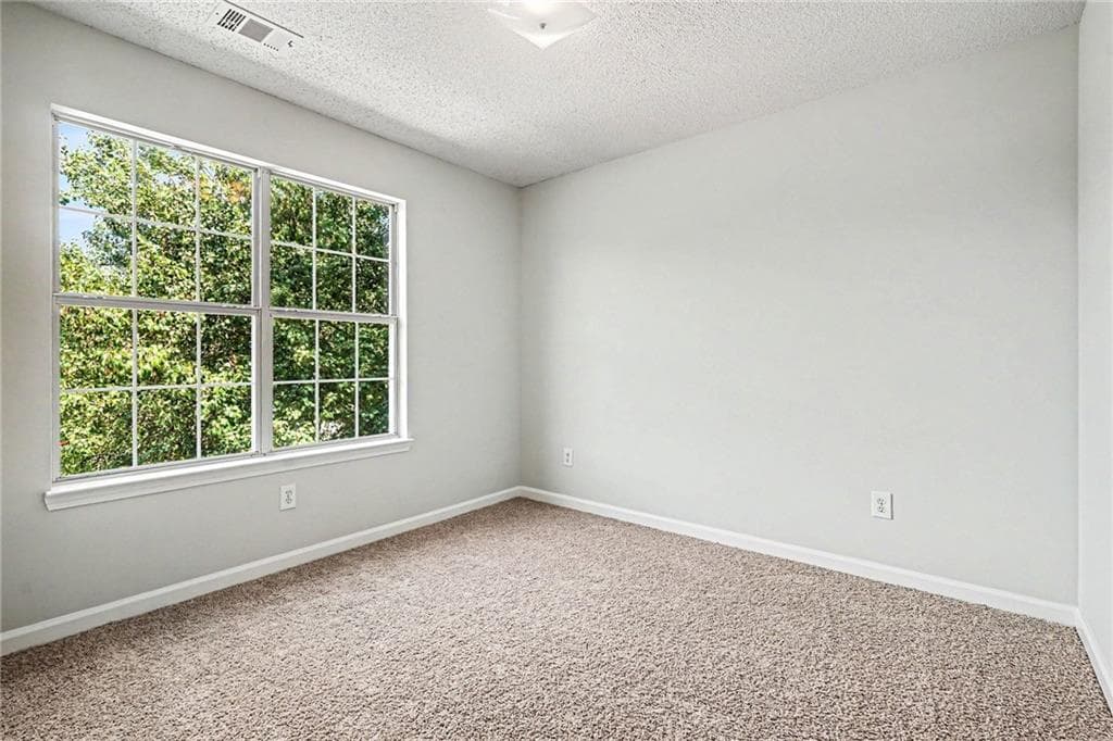 3 bedroom, 3 bathroom, 1,570 sq ft single family residence under contract at 4967 Mckinley Drive, Lula, GA 30554 — photo 4