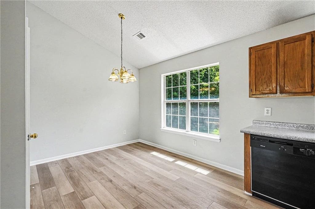 3 bedroom, 3 bathroom, 1,570 sq ft single family residence under contract at 4967 Mckinley Drive, Lula, GA 30554 — photo 7