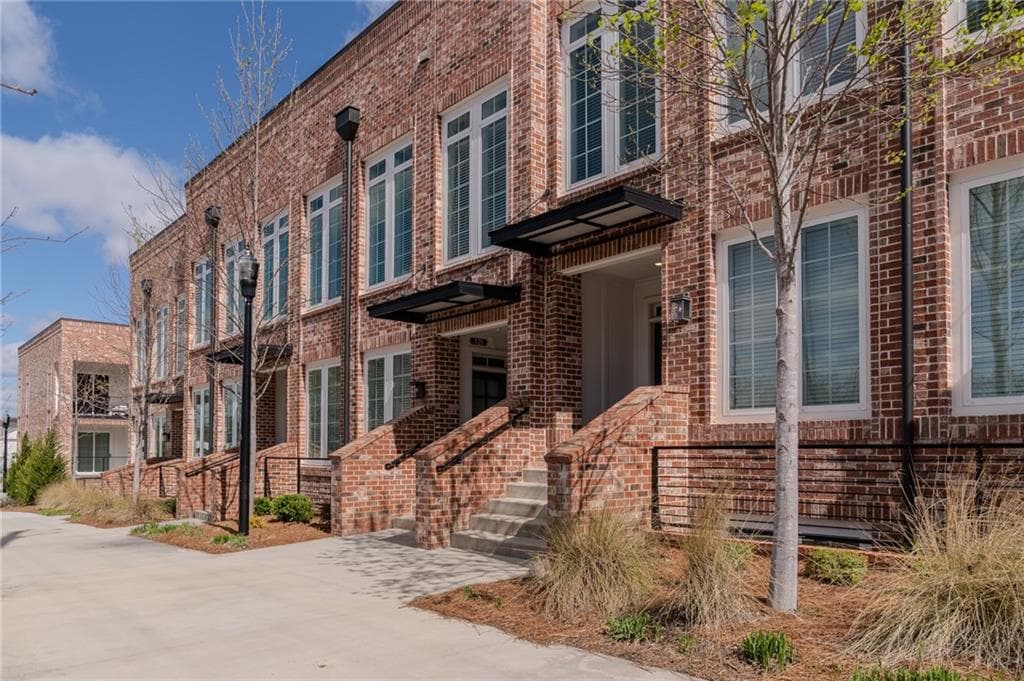 2 bedroom, 1 bathroom, 1,490 sq ft condominium under contract at 133 Devore Road 208, Alpharetta, GA 30009