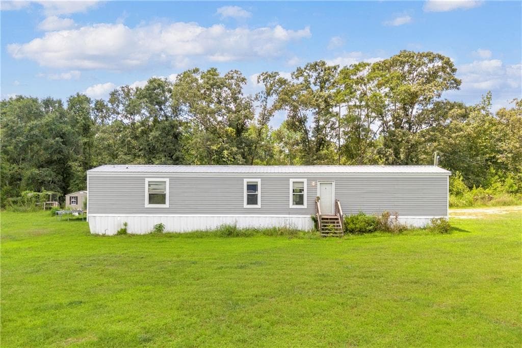 3 bedroom, 2 bathroom, 1,152 sq ft single family residence for sale at 2159 Deep Creek Road, Dewy Rose, GA 30634 — photo 2