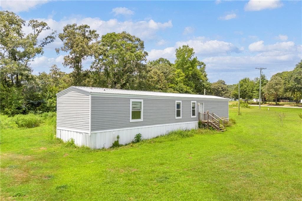 3 bedroom, 2 bathroom, 1,152 sq ft single family residence for sale at 2159 Deep Creek Road, Dewy Rose, GA 30634 — photo 3