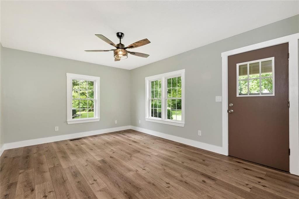 3 bedroom, 2 bathroom, 1,616 sq ft single family residence for sale at 1707 Buena Vista Drive, Toccoa, GA 30577 — photo 4