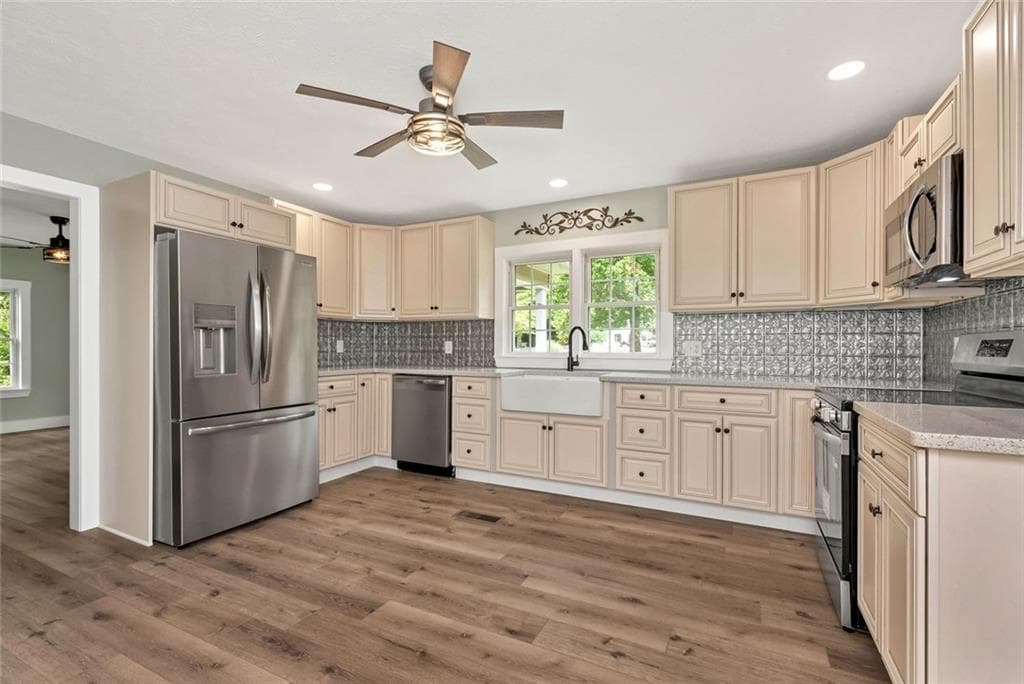 3 bedroom, 2 bathroom, 1,616 sq ft single family residence for sale at 1707 Buena Vista Drive, Toccoa, GA 30577 — photo 8