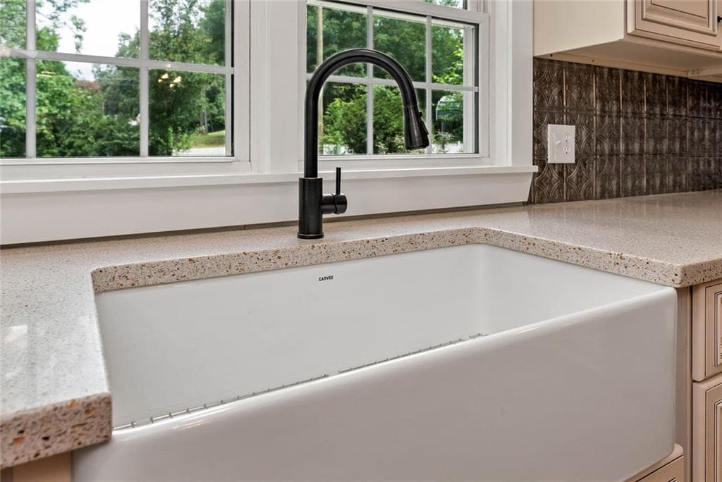 3 bedroom, 2 bathroom, 1,616 sq ft single family residence for sale at 1707 Buena Vista Drive, Toccoa, GA 30577 — photo 9