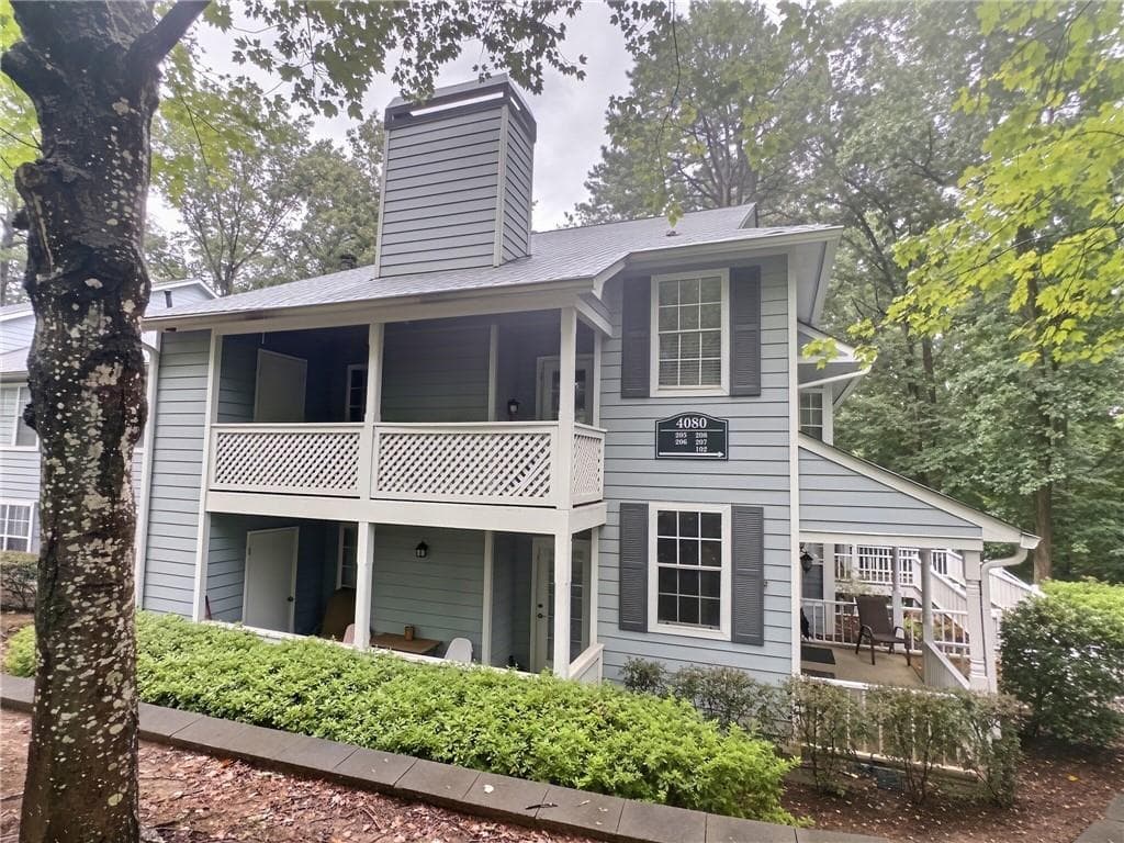 3 bedroom, 2 bathroom, 1,587 sq ft condominium for sale at 4080 Riverlook Parkway 205, Marietta, GA 30067 — photo 1 of 22