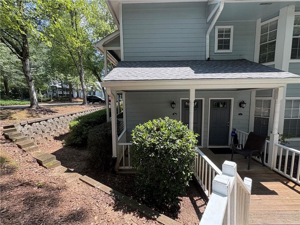 3 bedroom, 2 bathroom, 1,587 sq ft condominium for sale at 4080 Riverlook Parkway 205, Marietta, GA 30067 — photo 2