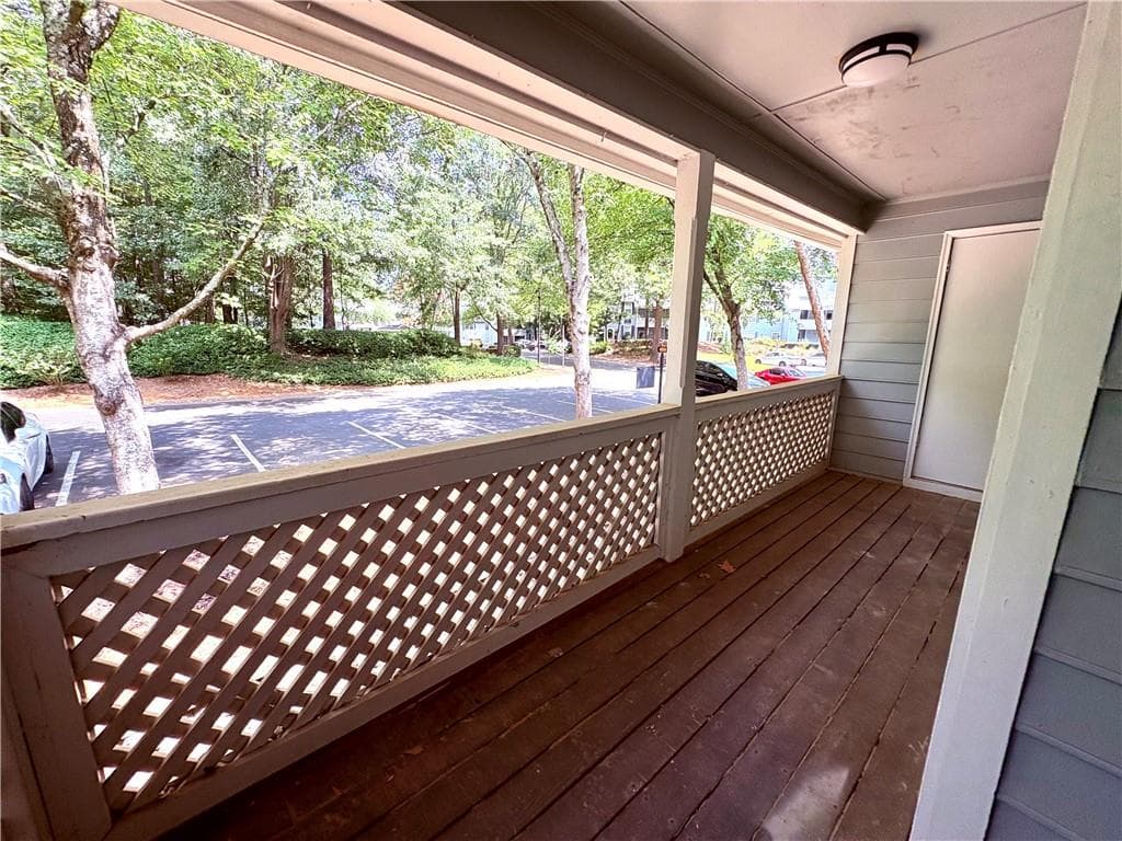 3 bedroom, 2 bathroom, 1,587 sq ft condominium for sale at 4080 Riverlook Parkway 205, Marietta, GA 30067 — photo 3