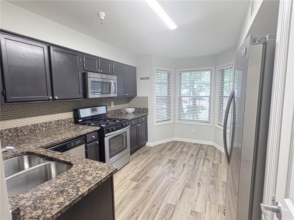 3 bedroom, 2 bathroom, 1,587 sq ft condominium for sale at 4080 Riverlook Parkway 205, Marietta, GA 30067 — photo 7
