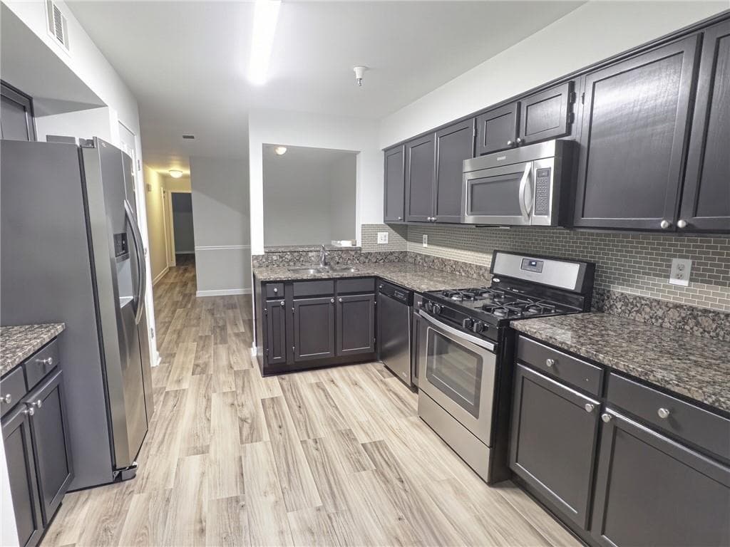 3 bedroom, 2 bathroom, 1,587 sq ft condominium for sale at 4080 Riverlook Parkway 205, Marietta, GA 30067 — photo 8