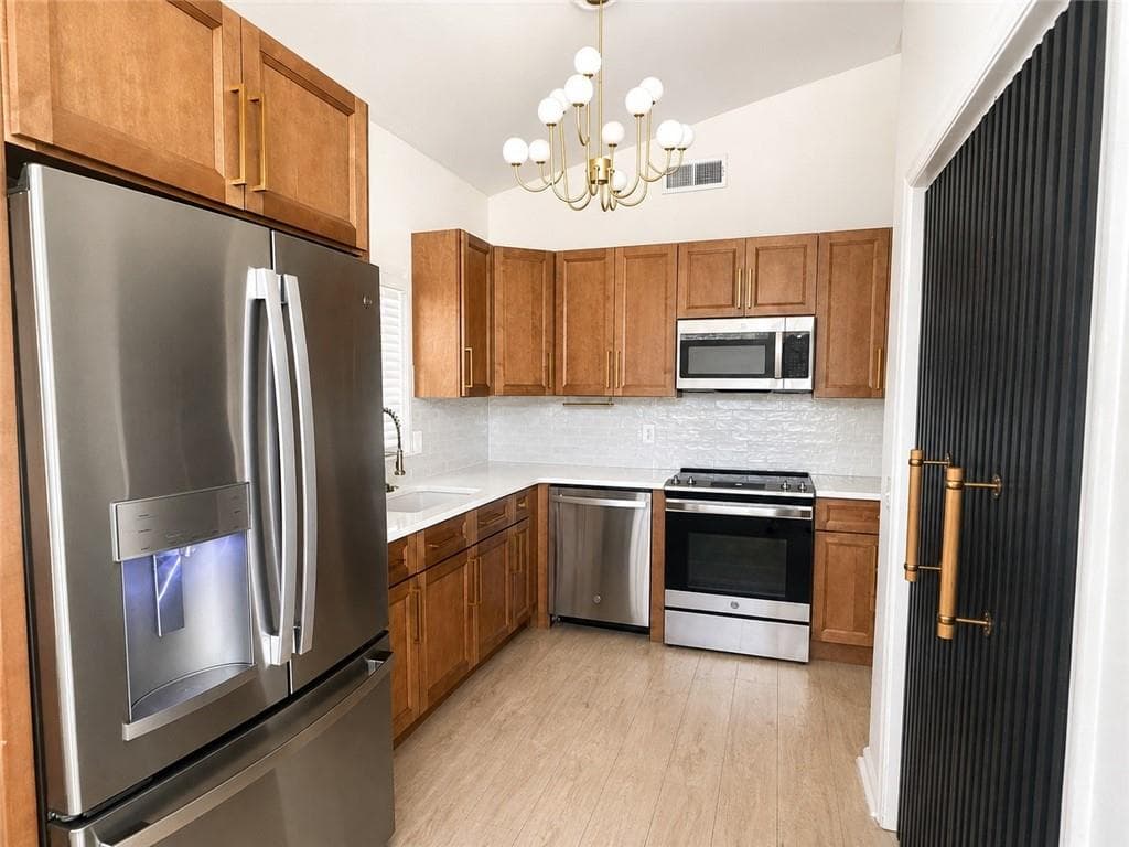 3 bedroom, 2 bathroom, 1,288 sq ft single family residence for sale at 215 Maplewood Drive, Calhoun, GA 30701 — photo 3