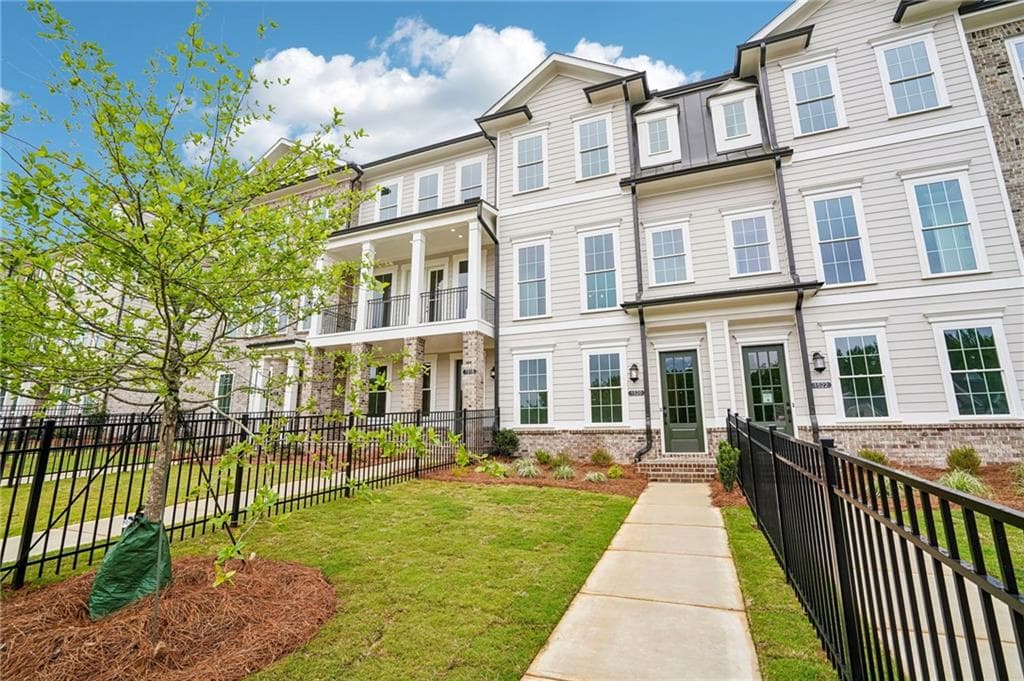 3 bedroom, 4 bathroom, 1,720 sq ft townhouse for sale at 1505 Southbend Cove 437, Cumming, GA 30041