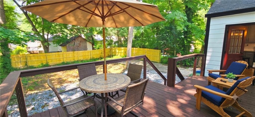 3 bedroom, 3 bathroom, 1,250 sq ft single family residence under contract at 1801 Beecher Street, Atlanta, GA 30310 — photo 2