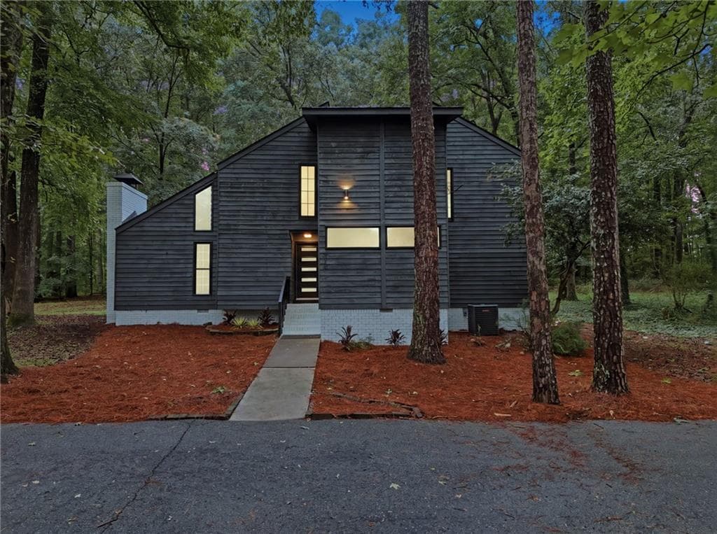 3 bedroom, 3 bathroom, 1,582 sq ft single family residence under contract at 720 Twin Pines Road, Covington, GA 30014 — photo 2