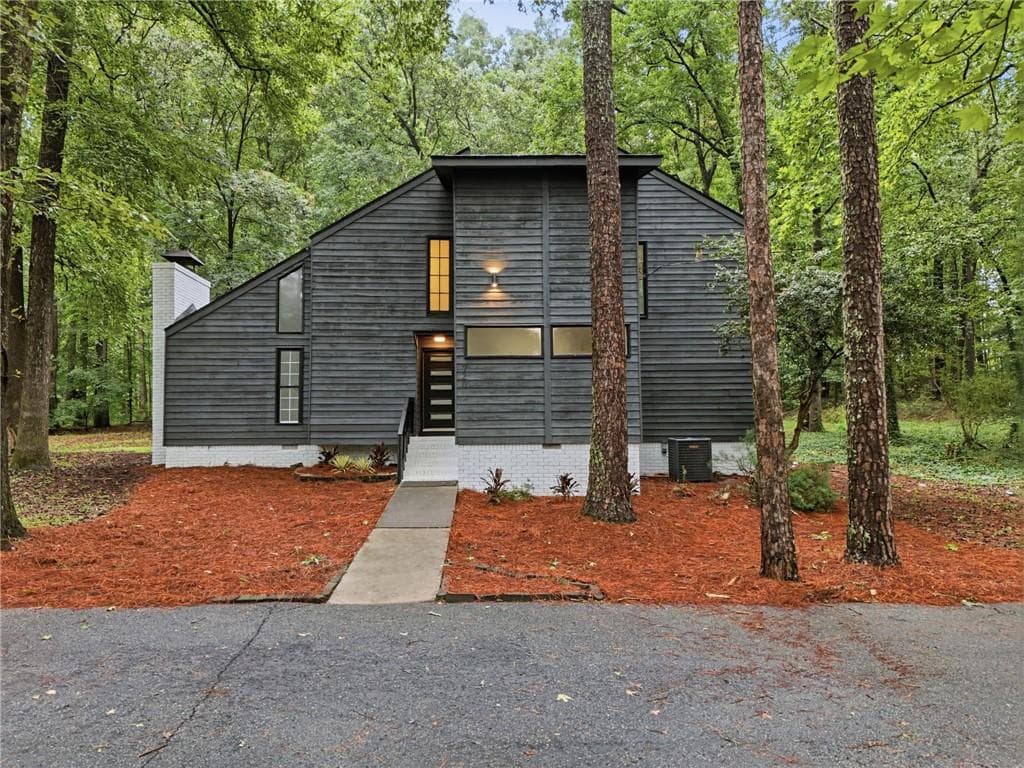 3 bedroom, 3 bathroom, 1,582 sq ft single family residence under contract at 720 Twin Pines Road, Covington, GA 30014 — photo 4