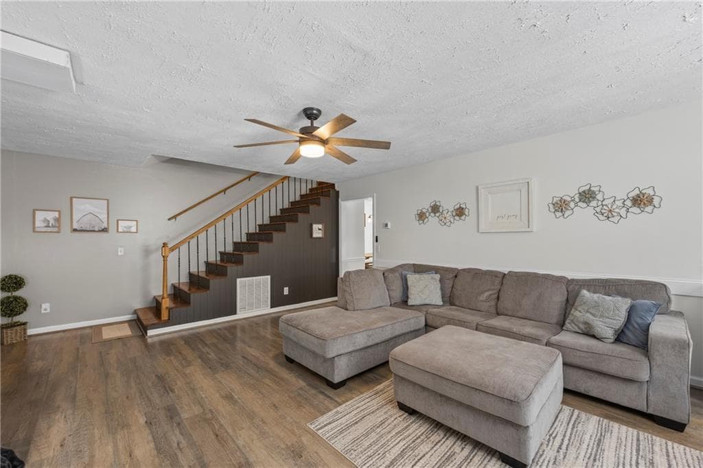 3 bedroom, 2 bathroom, 2,059 sq ft single family residence for sale at 439 Nighthawk View, Demorest, GA 30535 — photo 6