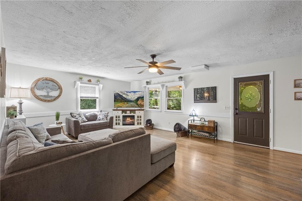 3 bedroom, 2 bathroom, 2,059 sq ft single family residence for sale at 439 Nighthawk View, Demorest, GA 30535 — photo 7