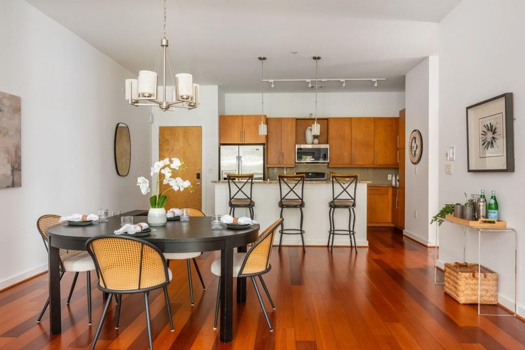 2 bedroom, 2 bathroom, 1,191 sq ft condominium for sale at 870 Inman Village Parkway 201, Atlanta, GA 30307 — photo 2