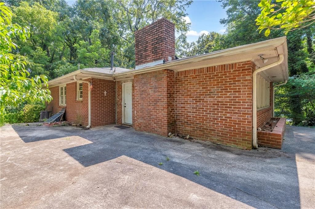 6 bedroom, 2 bathroom, 2,400 sq ft single family residence for sale at 39 Harmony Grove Road, Lilburn, GA 30047 — photo 6