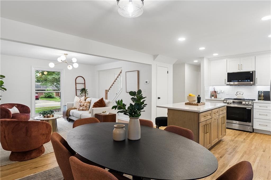 4 bedroom, 3 bathroom, 1,900 sq ft single family residence for sale at 1303 Faraday Place, Decatur, GA 30033 — photo 5