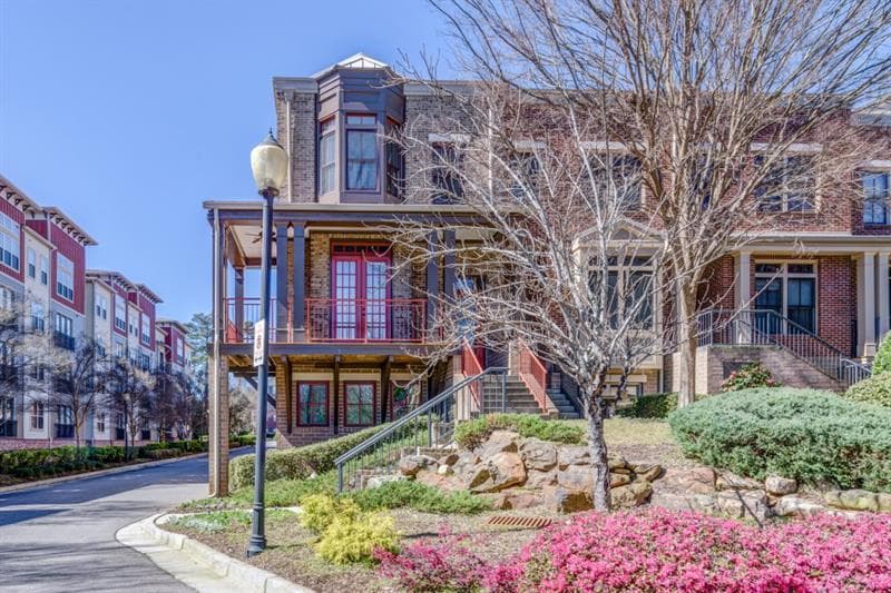 3 bedroom, 4 bathroom, 1,943 sq ft townhouse for rent at 4685 Dogwood Alley, Dunwoody, GA 30338 for $3,850 a month — photo 1 of 31