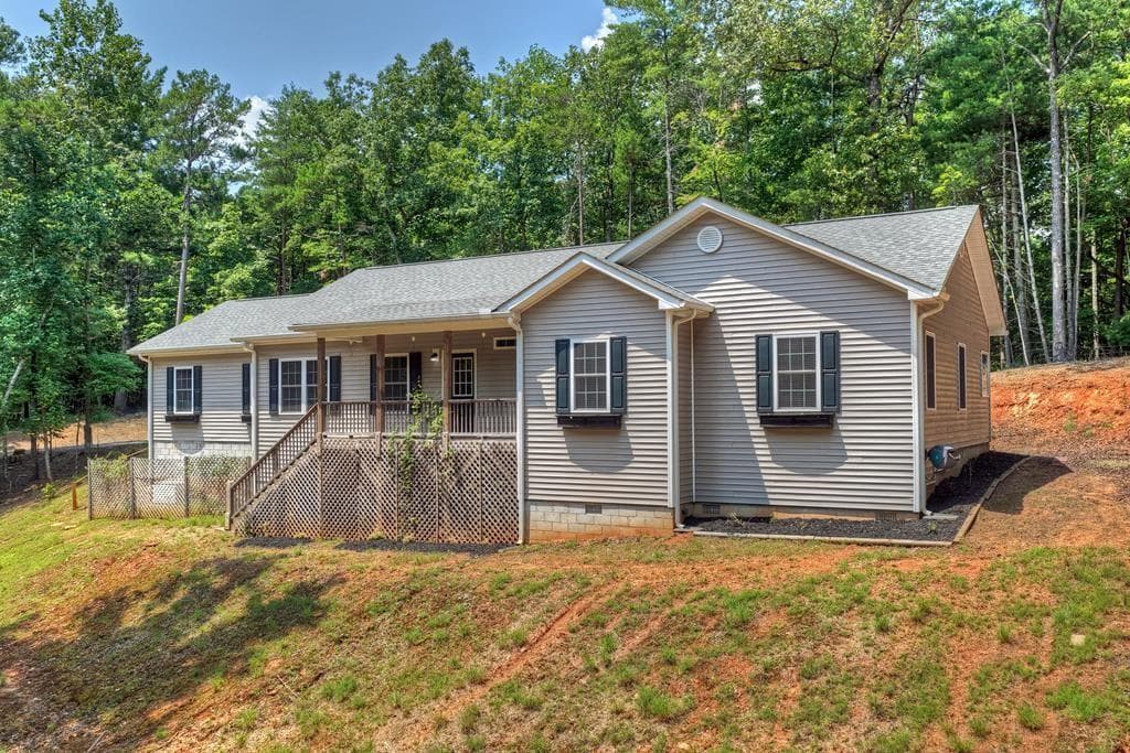 3 bedroom, 2 bathroom, 1,904 sq ft single family residence under contract at 607 Satsuma Court, Ellijay, GA 30540