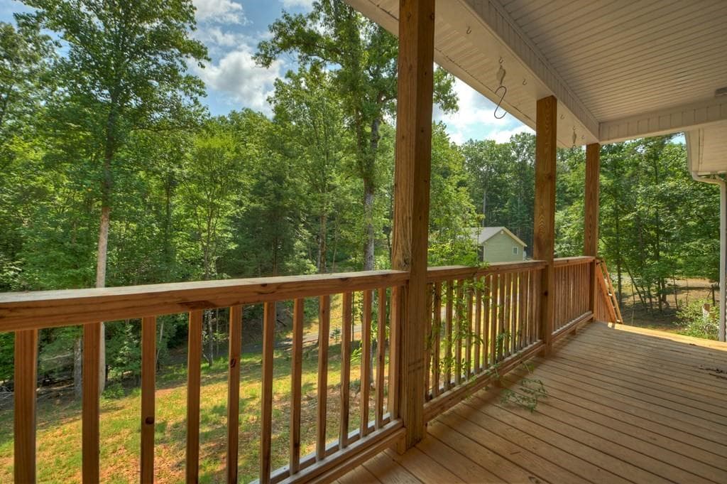 3 bedroom, 2 bathroom, 1,904 sq ft single family residence under contract at 607 Satsuma Court, Ellijay, GA 30540 — photo 5