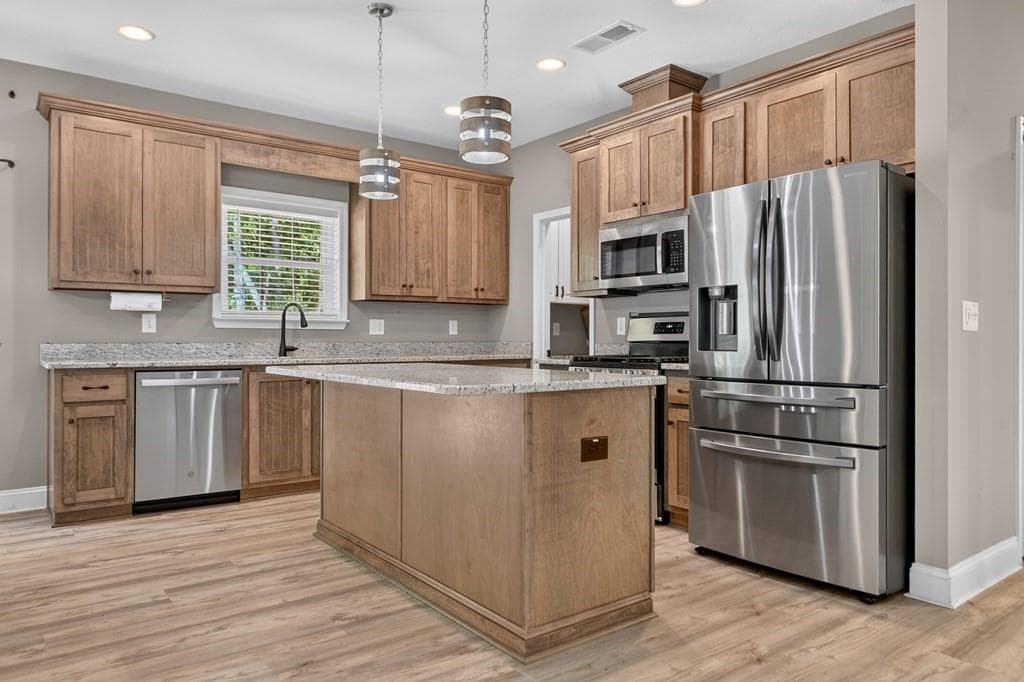 3 bedroom, 2 bathroom, 1,904 sq ft single family residence under contract at 607 Satsuma Court, Ellijay, GA 30540 — photo 10