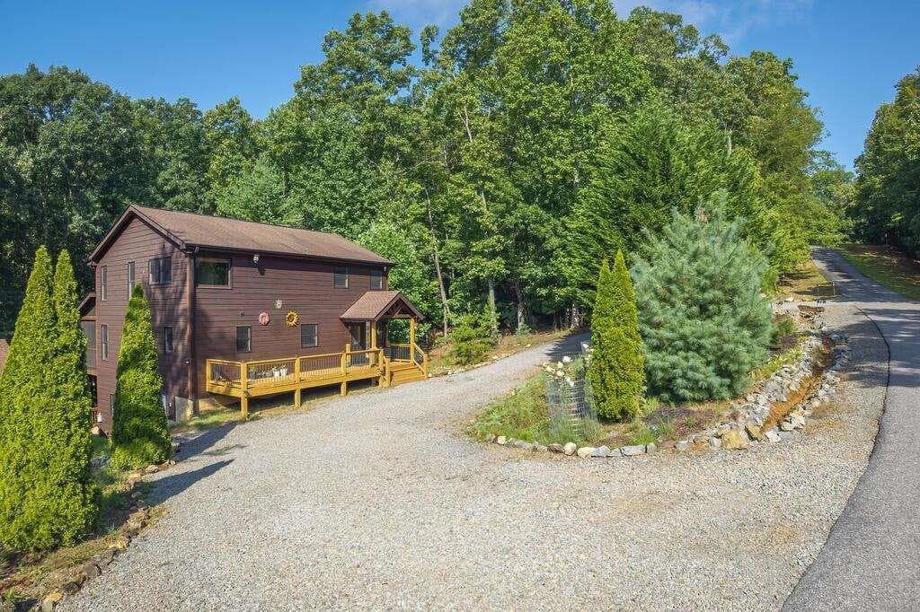 3 bedroom, 3 bathroom, 2,520 sq ft single family residence for sale at 72 Gibbs Trail, Mineral Bluff, GA 30559 — photo 3