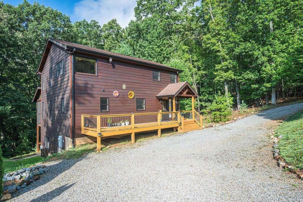3 bedroom, 3 bathroom, 2,520 sq ft single family residence for sale at 72 Gibbs Trail, Mineral Bluff, GA 30559 — photo 4