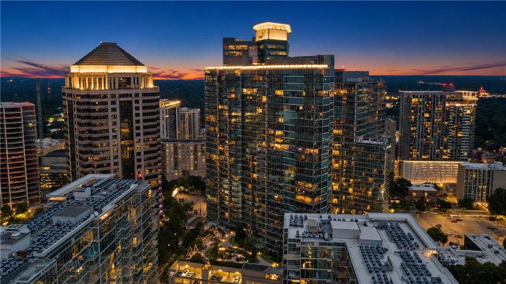 2 bedroom, 2 bathroom, 1,271 sq ft condominium under contract at 1080 Peachtree Street 3215, Atlanta, GA 30309 — photo 3