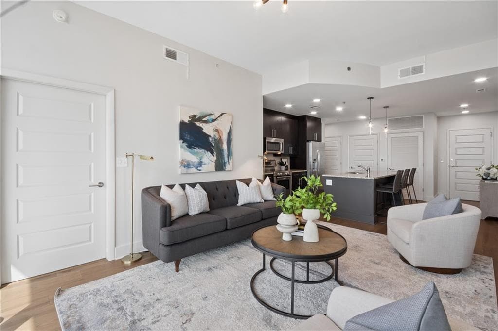 2 bedroom, 2 bathroom, 1,271 sq ft condominium under contract at 1080 Peachtree Street 3215, Atlanta, GA 30309 — photo 5