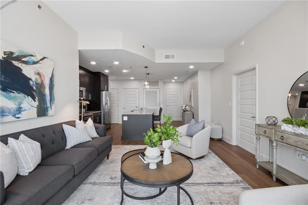 2 bedroom, 2 bathroom, 1,271 sq ft condominium under contract at 1080 Peachtree Street 3215, Atlanta, GA 30309 — photo 8