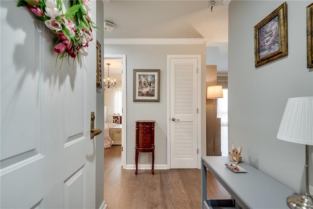 1 bedroom, 1 bathroom, 800 sq ft condominium for sale at 1800 Clairmont Lake A625, Decatur, GA 30033 — photo 1 of 33