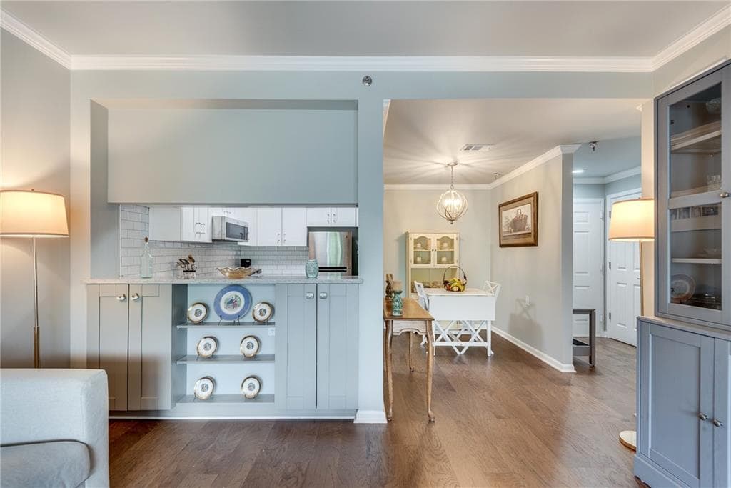 1 bedroom, 1 bathroom, 800 sq ft condominium for sale at 1800 Clairmont Lake A625, Decatur, GA 30033 — photo 3