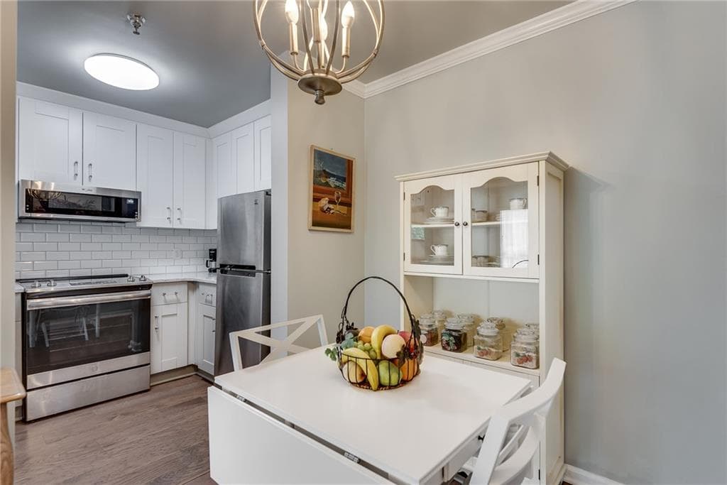 1 bedroom, 1 bathroom, 800 sq ft condominium for sale at 1800 Clairmont Lake A625, Decatur, GA 30033 — photo 5