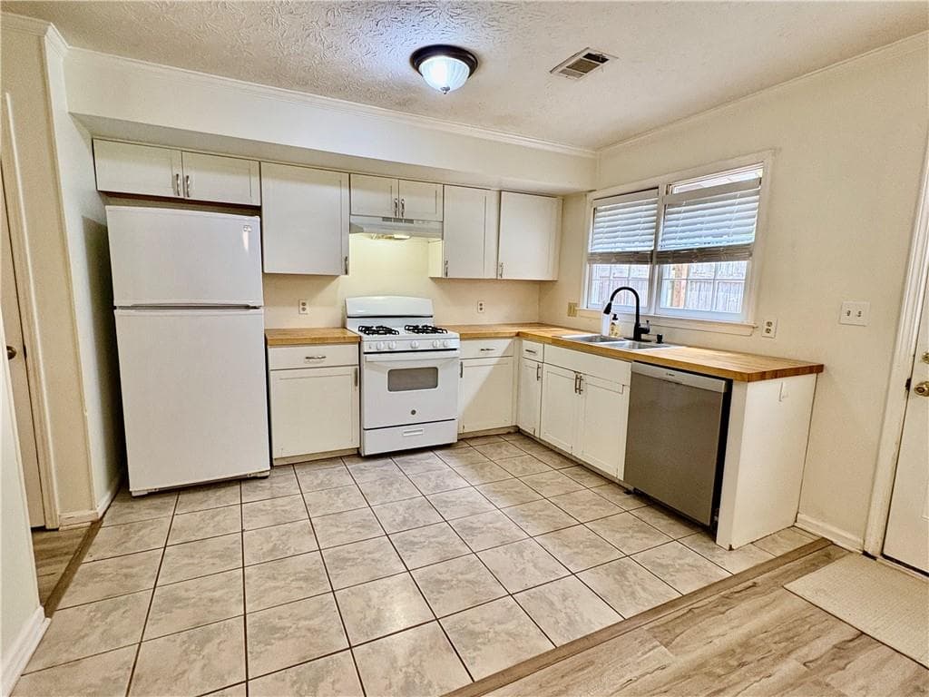 2 bedroom, 3 bathroom, 1,120 sq ft townhouse for rent at 1405 Kennesaw Trace, Kennesaw, GA 30144 for $1,800 a month — photo 9