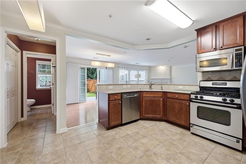 4 bedroom, 3 bathroom, 1,878 sq ft townhouse for sale at 251 Balaban Circle, Woodstock, GA 30188 — photo 8