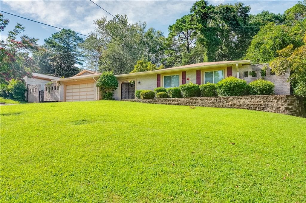 3 bedroom, 3 bathroom, 4,182 sq ft single family residence under contract at 3914 Sable Drive, Stone Mountain, GA 30083 — photo 2