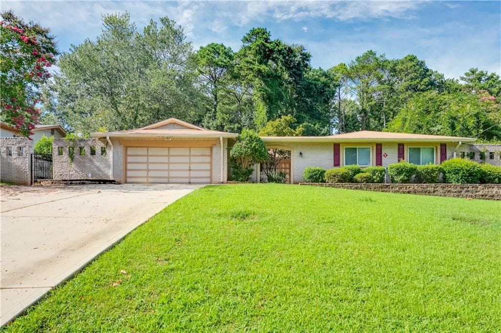 3 bedroom, 3 bathroom, 4,182 sq ft single family residence under contract at 3914 Sable Drive, Stone Mountain, GA 30083 — photo 3