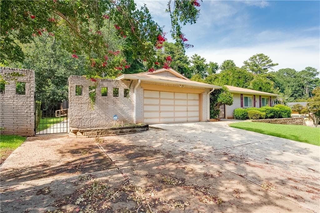 3 bedroom, 3 bathroom, 4,182 sq ft single family residence under contract at 3914 Sable Drive, Stone Mountain, GA 30083 — photo 4