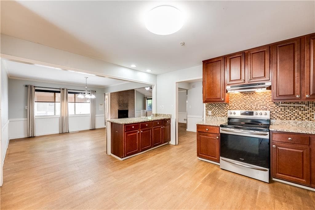 3 bedroom, 3 bathroom, 4,182 sq ft single family residence under contract at 3914 Sable Drive, Stone Mountain, GA 30083 — photo 7
