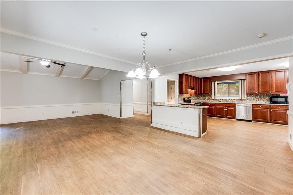 3 bedroom, 3 bathroom, 4,182 sq ft single family residence under contract at 3914 Sable Drive, Stone Mountain, GA 30083 — photo 9