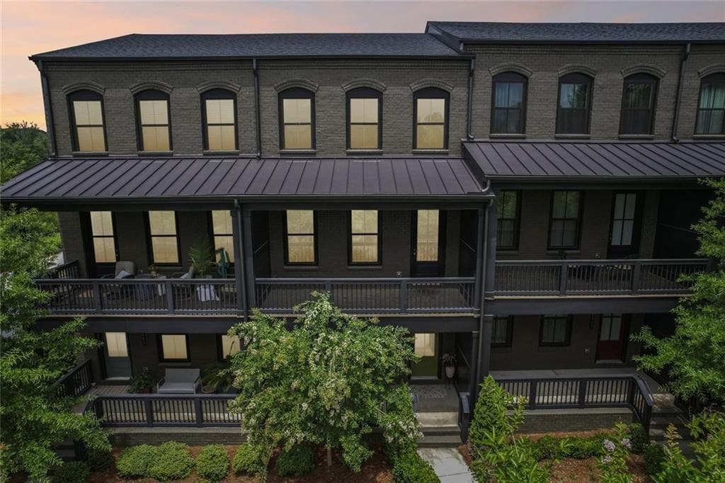 3 bedroom, 4 bathroom, 2,024 sq ft townhouse for sale at 6675 Cortland Walk, Alpharetta, GA 30005