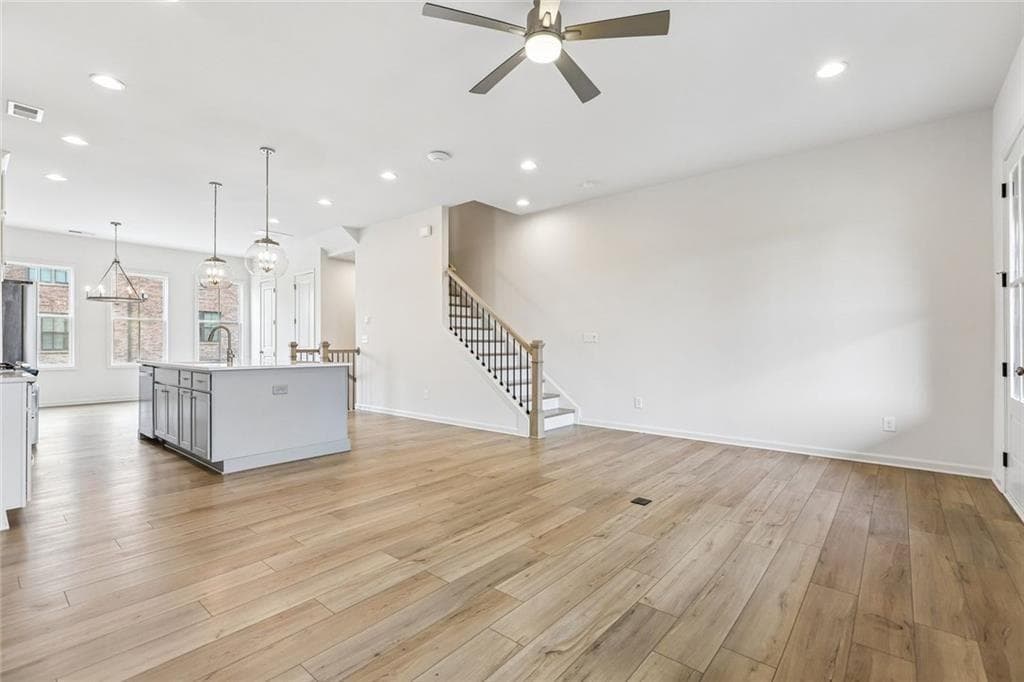 3 bedroom, 4 bathroom, 2,024 sq ft townhouse for sale at 6675 Cortland Walk, Alpharetta, GA 30005 — photo 8
