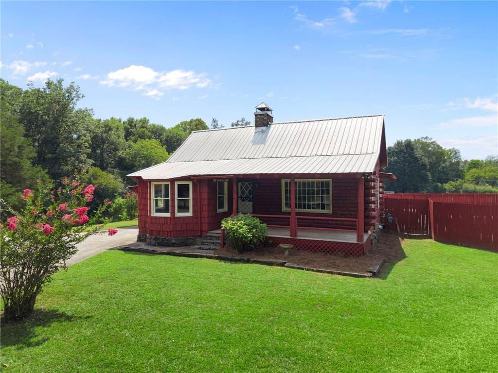 3 bedroom, 3 bathroom, 1,198 sq ft single family residence under contract at 2059 Cave Spring Road, Cedartown, GA 30125 — photo 2