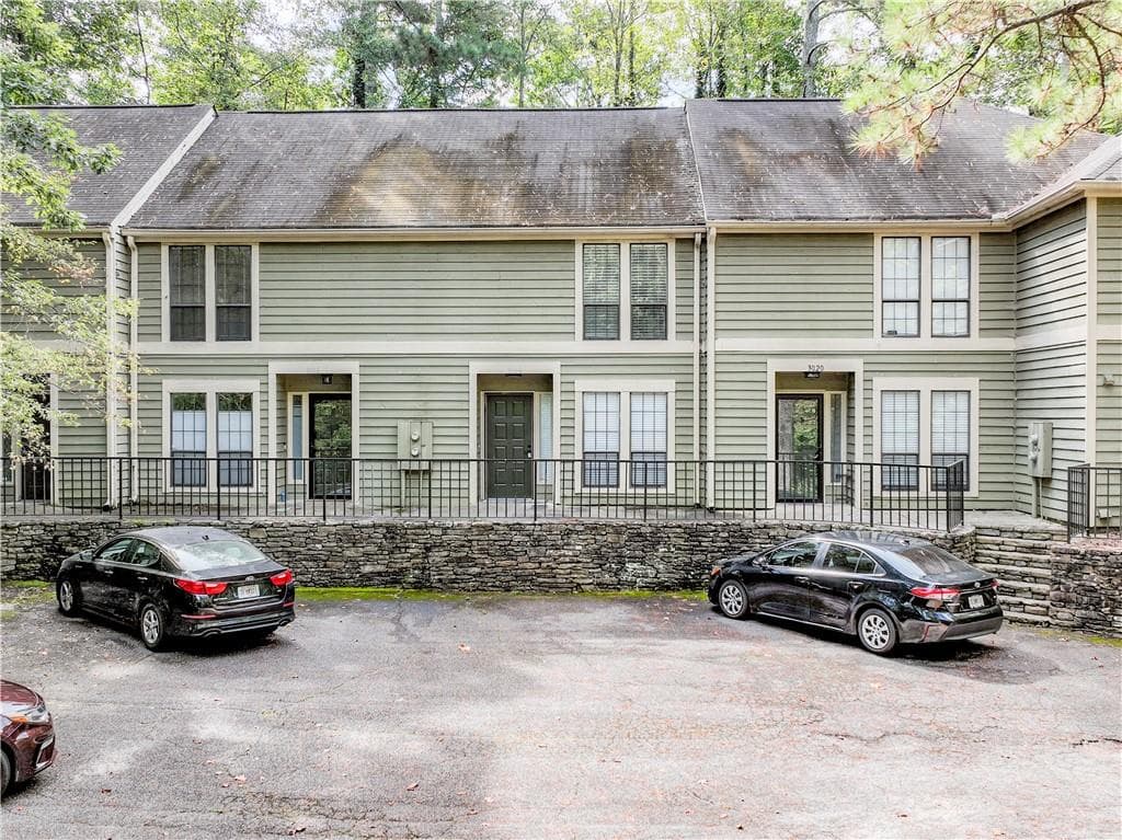 2 bedroom, 3 bathroom, 1,212 sq ft condominium for sale at 3018 Steeplechase, Alpharetta, GA 30004 — photo 2